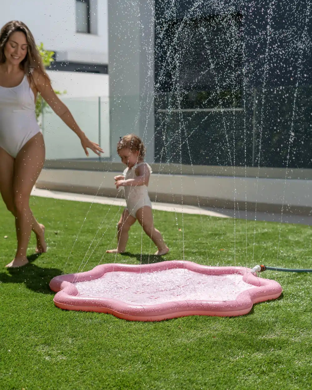 Alfombra de agua con aspersor infantil – DALIA
