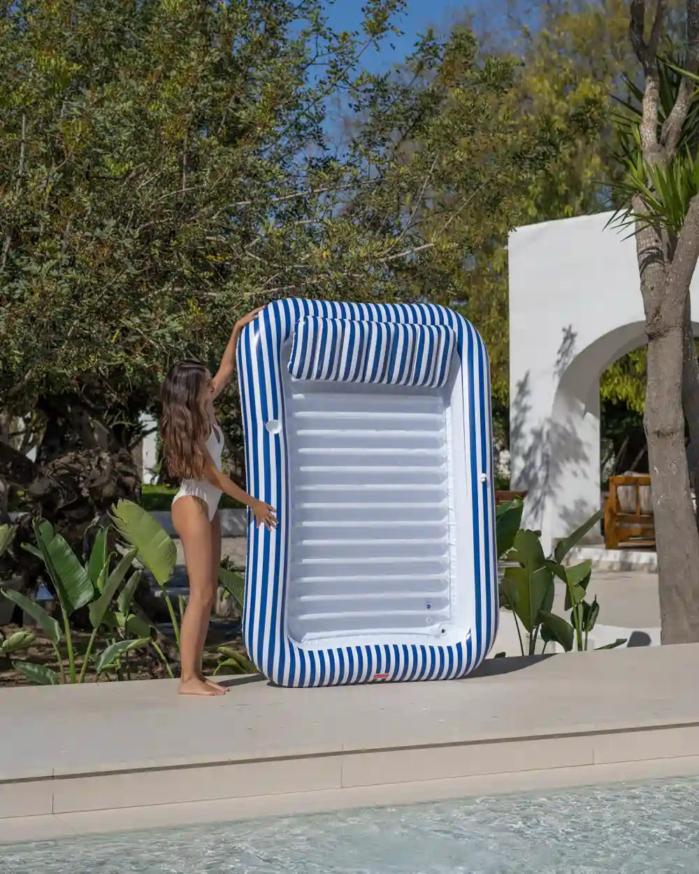 Piscina inflable con aspersor – SACHA