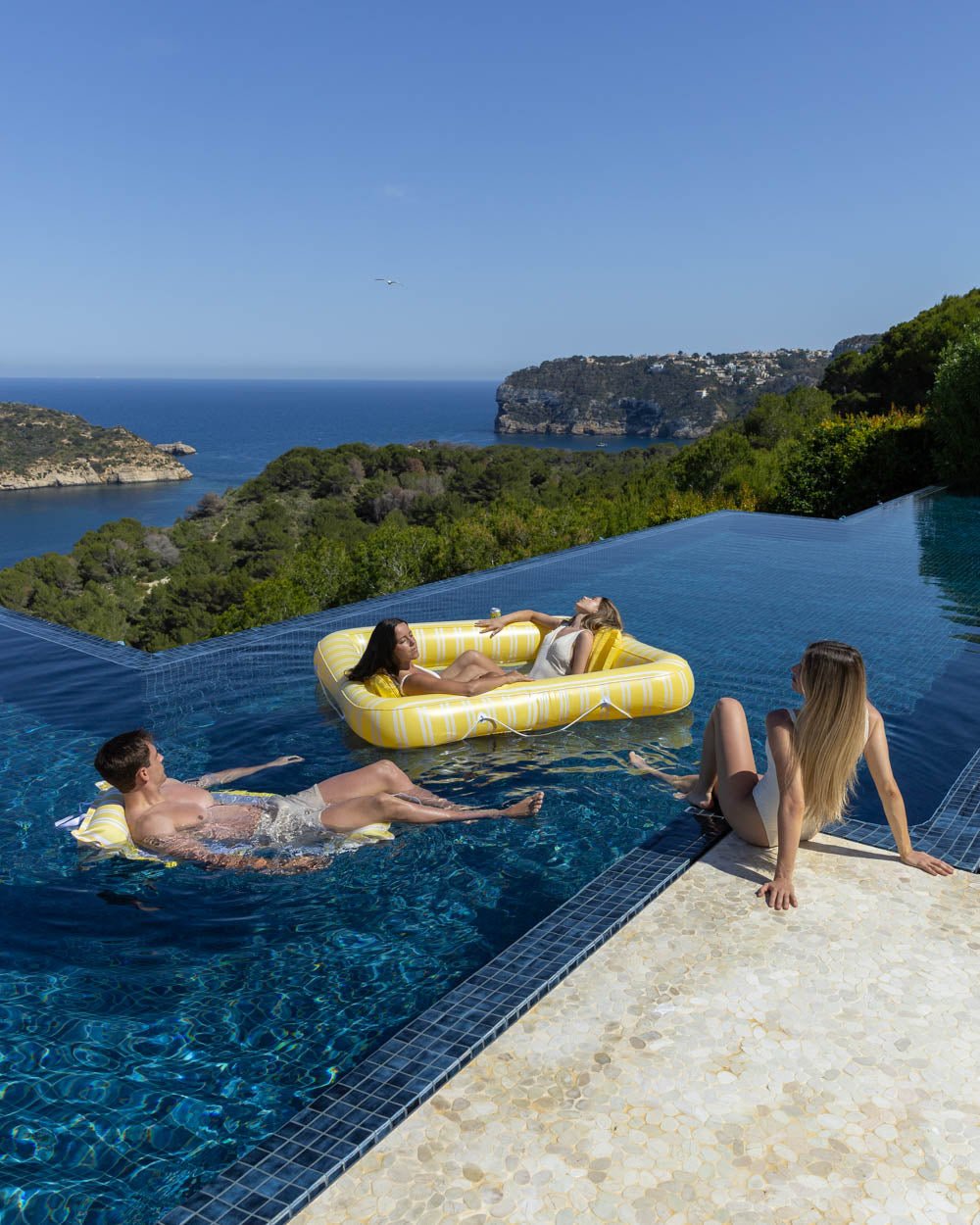 Flotador tumbona rejilla amarilla - MALTA - Flamingueo