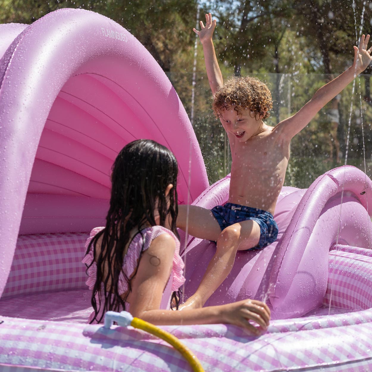Piscina infantil con tobogán y aspersor – POOLIE