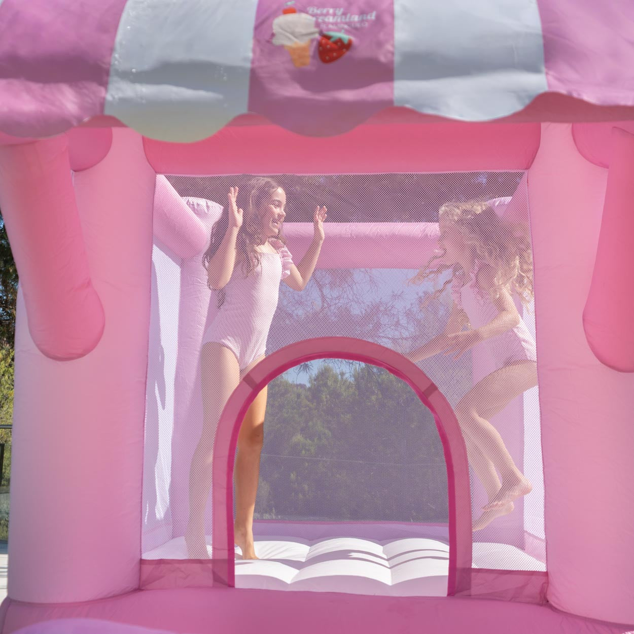 Castillo hinchable infantil con zona de juego – SUNDAE