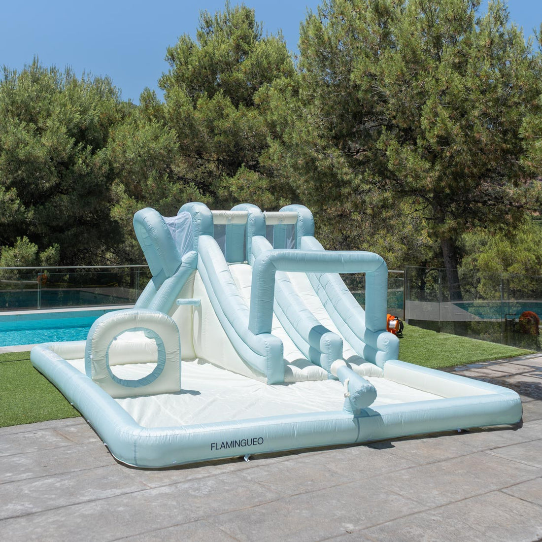 Parque acuático hinchable gigante con tobogán y aspersor - AXION