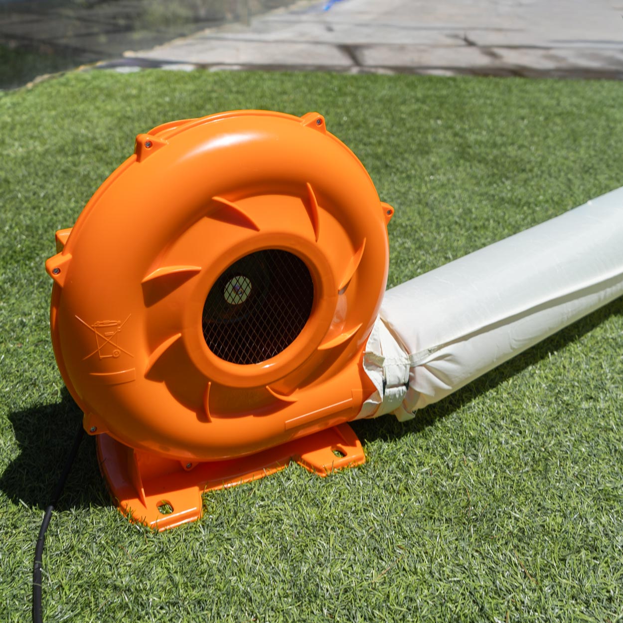 Parque acuático hinchable gigante con tobogán y aspersor - AXION