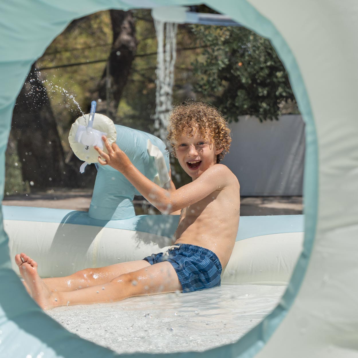 Parque acuático hinchable gigante con tobogán y aspersor - AXION