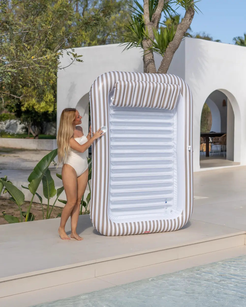 Piscina inflable con aspersor – SACHA